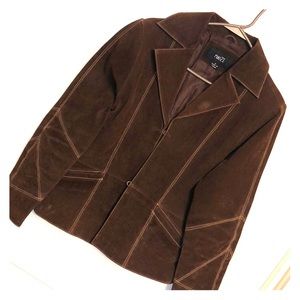 Fitted brown suede blazer